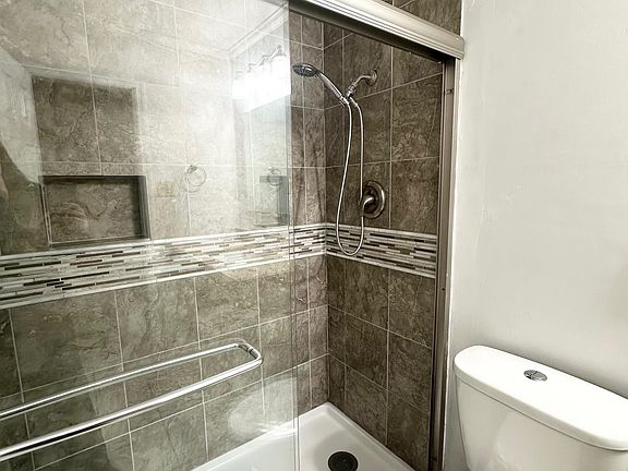 4th image of 222 Oakshire Dr