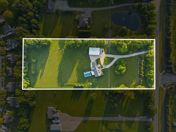 3rd image of 2360 Lewis Center Rd
