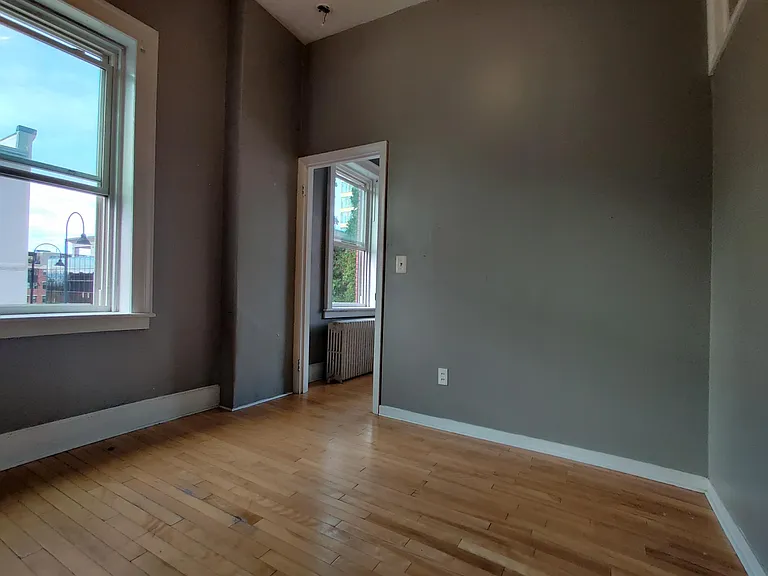 111 College St #4C — Photo 5