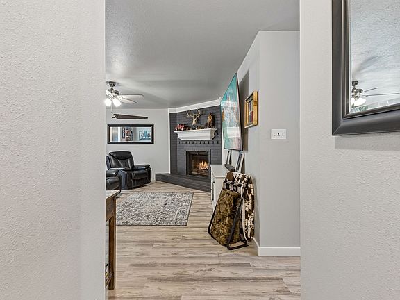 3rd image of 401 Hovenkamp St