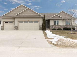 1610 Hunters Field Ln, Marion, IA 52302