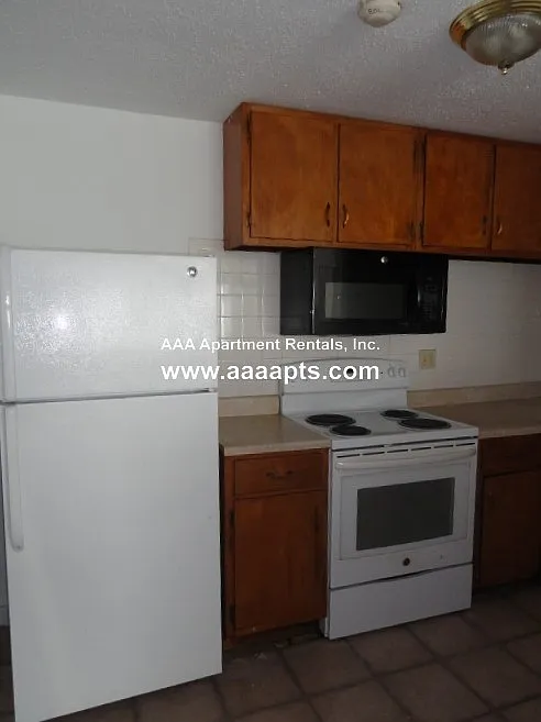 2 bed, 1.0 bath, $2,195 — Photo 3