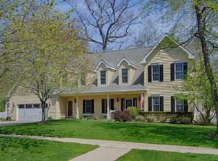 243 Lindsey Ave, Grayslake, IL 60030