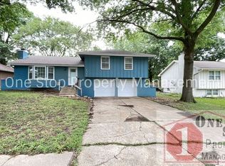1312 SW Highland Dr, Lees Summit, MO 64081