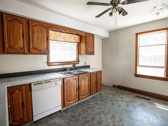 5th image of 6 Harris Rd
