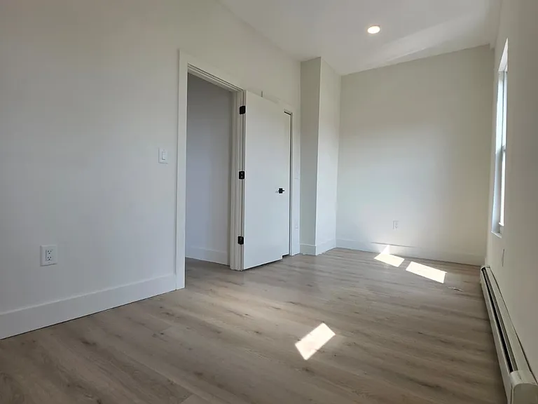 532 W Side Ave #3L — Photo 3