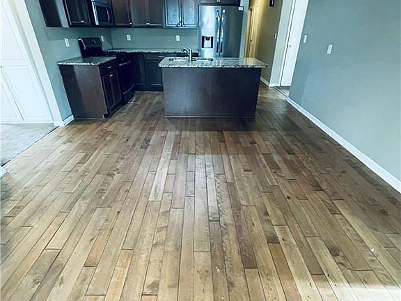 5th image of 4722 Prairie Ave