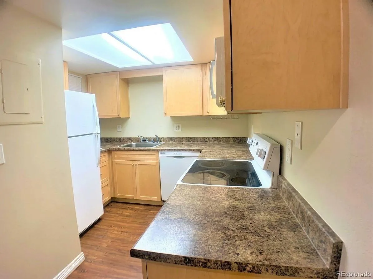 1 bed, 1.0 bath, 794 sqft, $995 — Photo 3