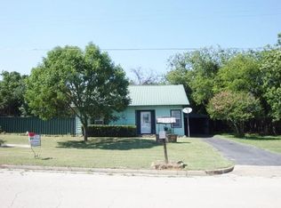 534 W Archer St, Jacksboro, TX 76458