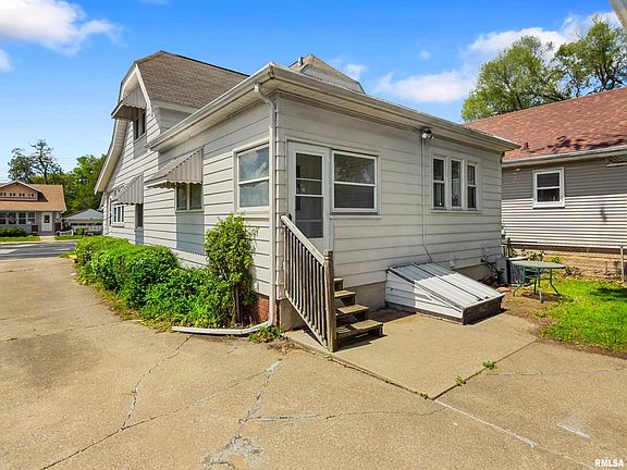 2nd image of 2704 N Prospect Rd