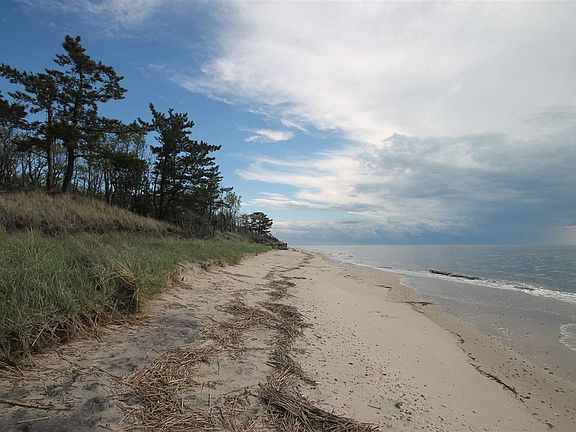 3rd image of 2697 Bay Dr