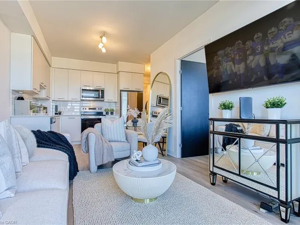 385 Winston Rd #1204, Grimsby, ON L3M 0J3