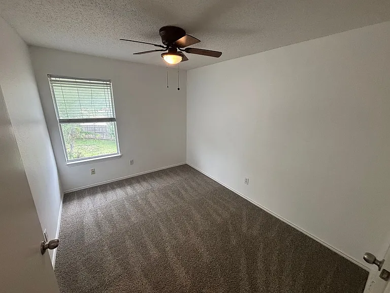 2100 Larkspur St — Photo 12