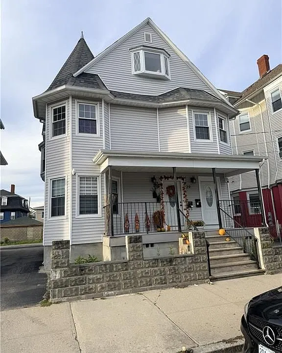 29 Marlborough Ave #3