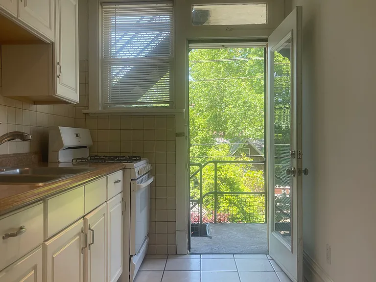 3437 Shenandoah Ave #3EAST — Photo 1