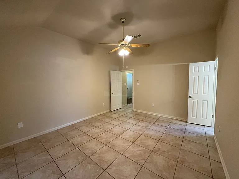 3906 Lone Oak Dr — Photo 15