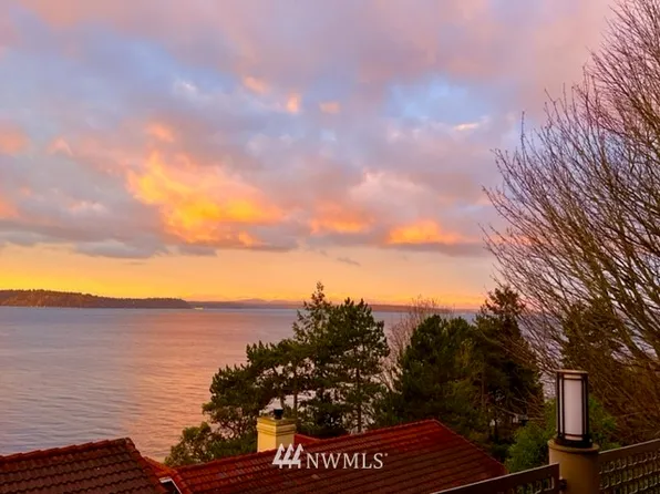 10453 Maplewood Place SW, Seattle, WA 98146