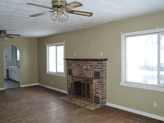 4th image of 1523 E Alcott St
