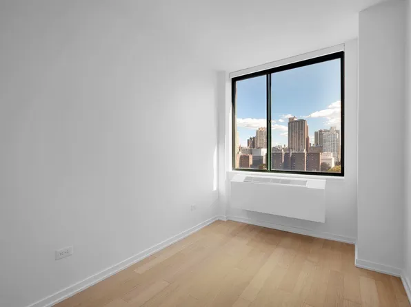 75 West End Avenue image 9 of 34