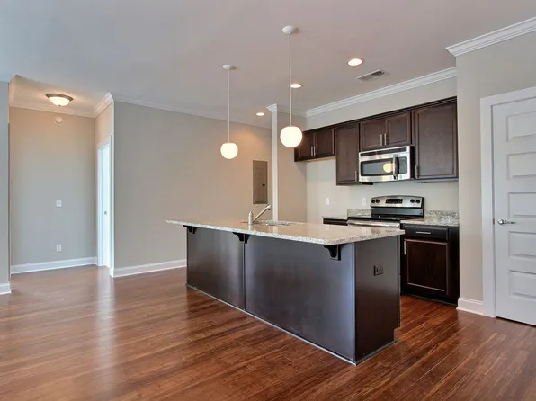 Bright 2BR Apartment in Historic Downtown with Gated Parking Discover modern living in Savannah's..., 554 Nicoll St, Savannah, GA 31401