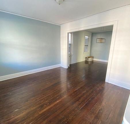 3rd image of 123 High St