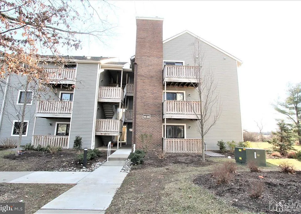 1219 Ravens Crest Dr