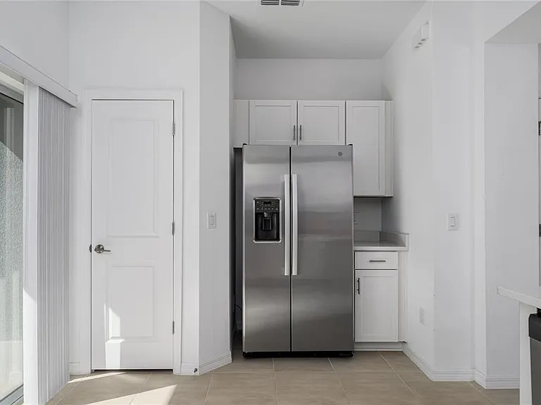 6106 Fairmont Ln — Photo 8