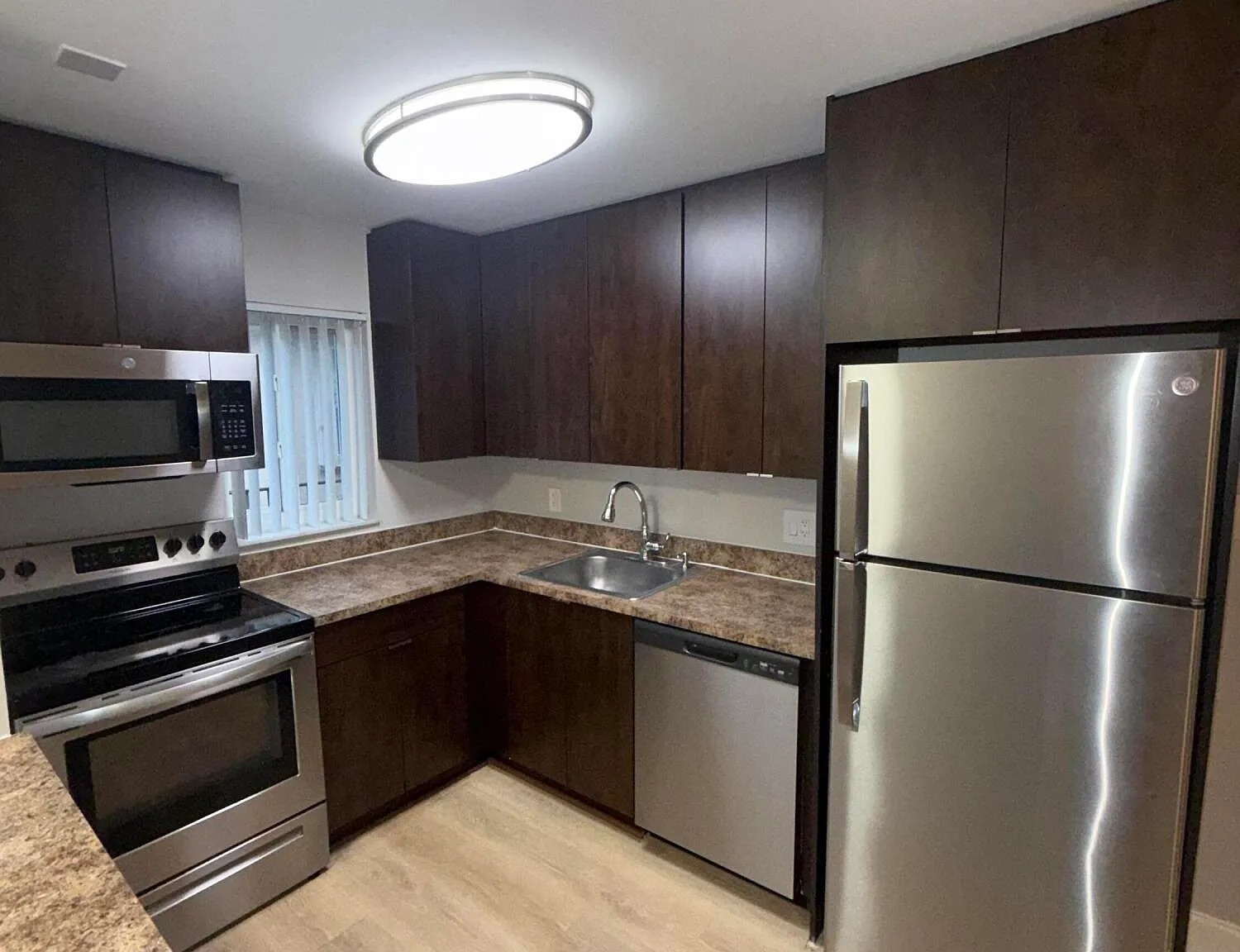 2 bed, 1.0 bath, 803 sqft, $2,300 — Photo 2