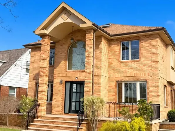 7611 270th St #1, New Hyde Park, NY 11040