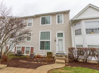 108 Hidden Creek Ln, North Aurora, IL 60542