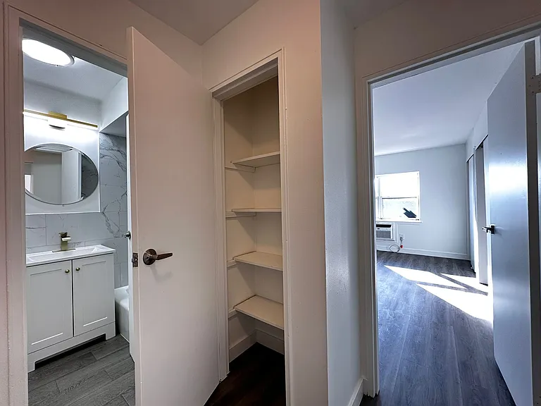 550 Washington Ave #23 — Photo 12