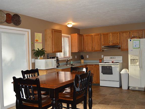 4th image of 213 Dover Dr