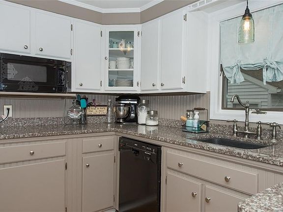3rd image of 6560 Hamilton Dr