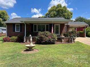 1208 N Main St, Lowell, NC 28098