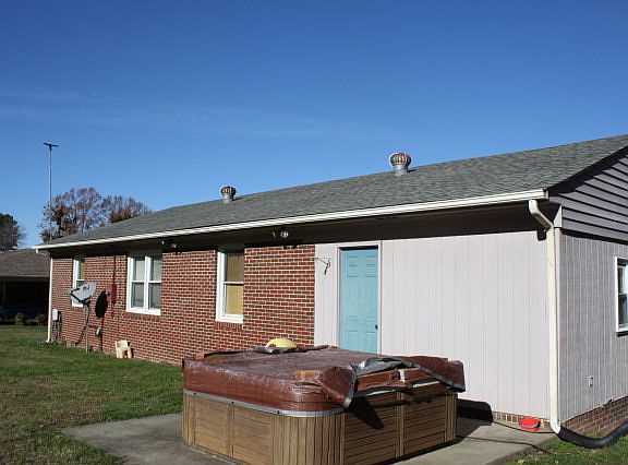 2nd image of 1013 E Oak Hill Dr
