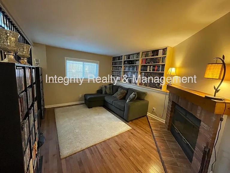 475 Chiswick Cir — Photo 17