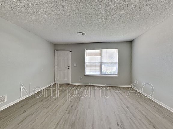 2nd image of 313 NW Woodbury Dr