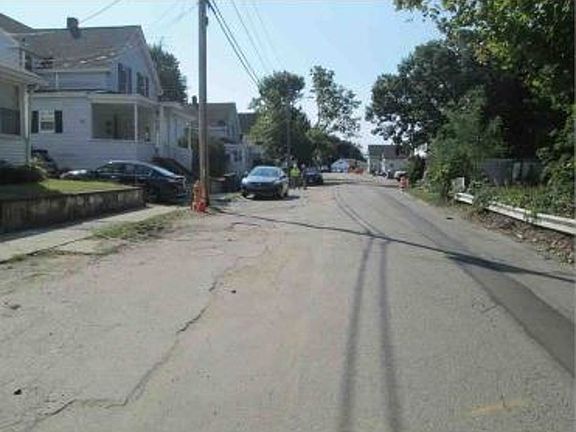 Exterior Neighborhood (street photo)