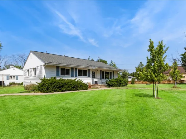 4428 F Ave NE, Cedar Rapids, IA 52402