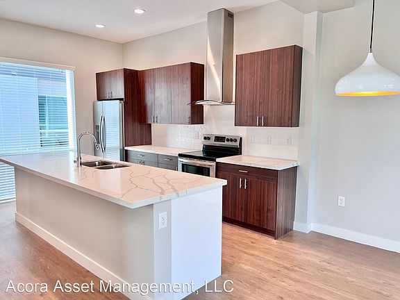 3rd image of 915 E Missouri Ave #17245752