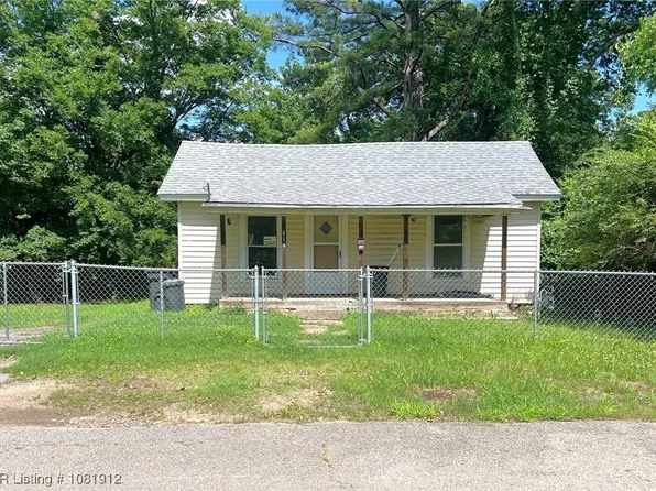 818 N 25th St, Van Buren, AR 72956