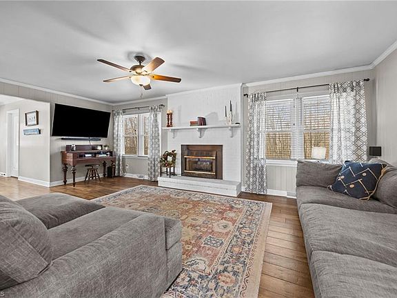 4th image of 1625 Robinhood Dr