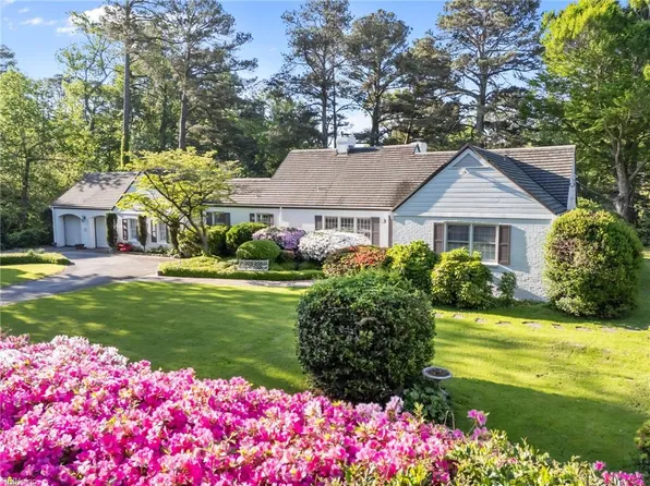1005 Bay Colony Dr, Virginia Beach, VA 23451
