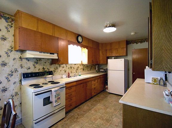4th image of 1060 SW Bonneville Dr