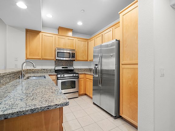 4th image of 628 Boardwalk Way #1