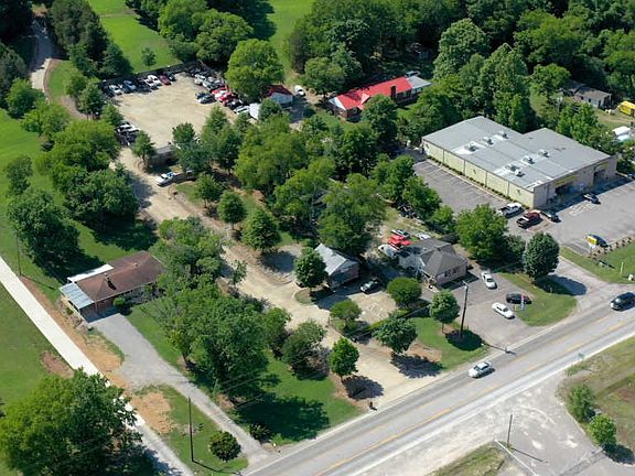 2nd image of 1032 Louisville Hwy