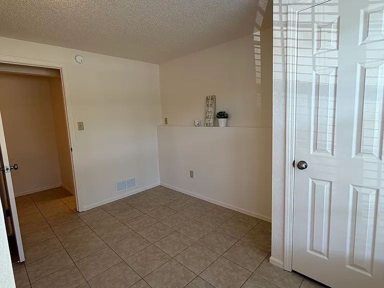 228 NW Waterwheel Ct — Photo 9