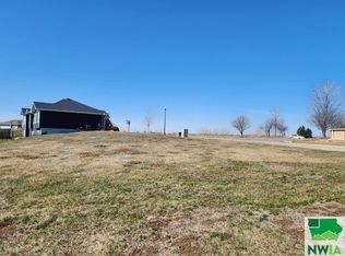 6499 Mickelson St, Sioux City, IA 51106