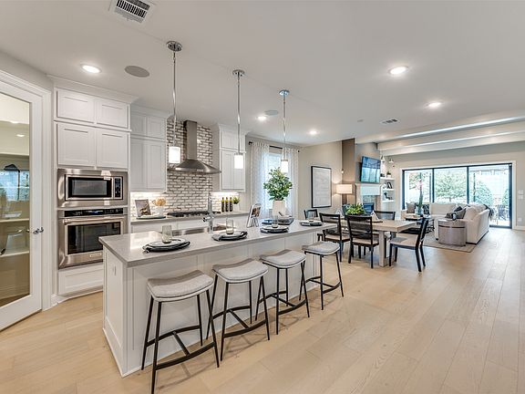 4th image of 1116 Lakeview Ln