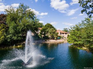 1106 E South Blvd, Troy, MI 48085